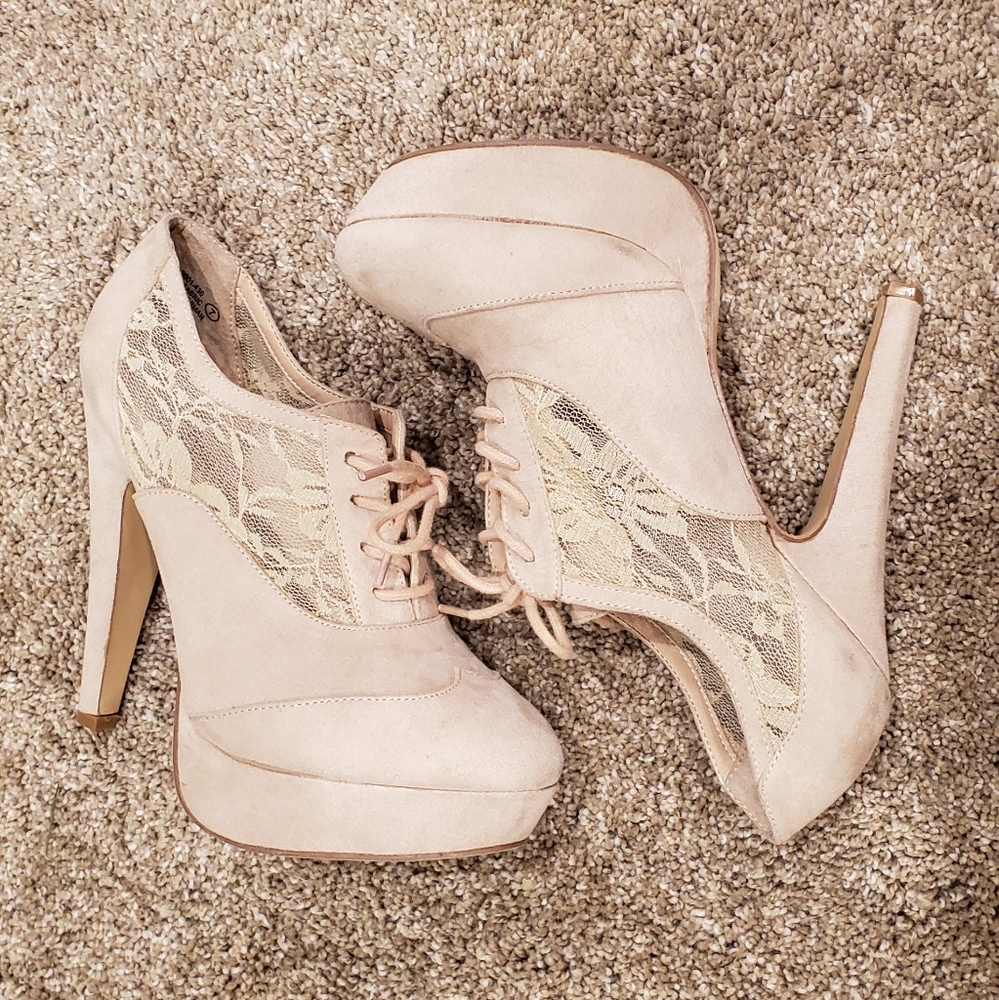 Dollhouse Vintage Style High Heeled Booties